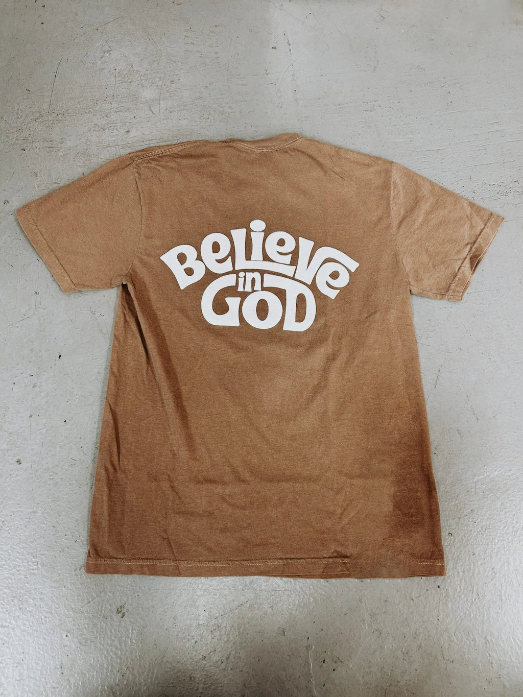 Belive in God – Brown T-shirt.