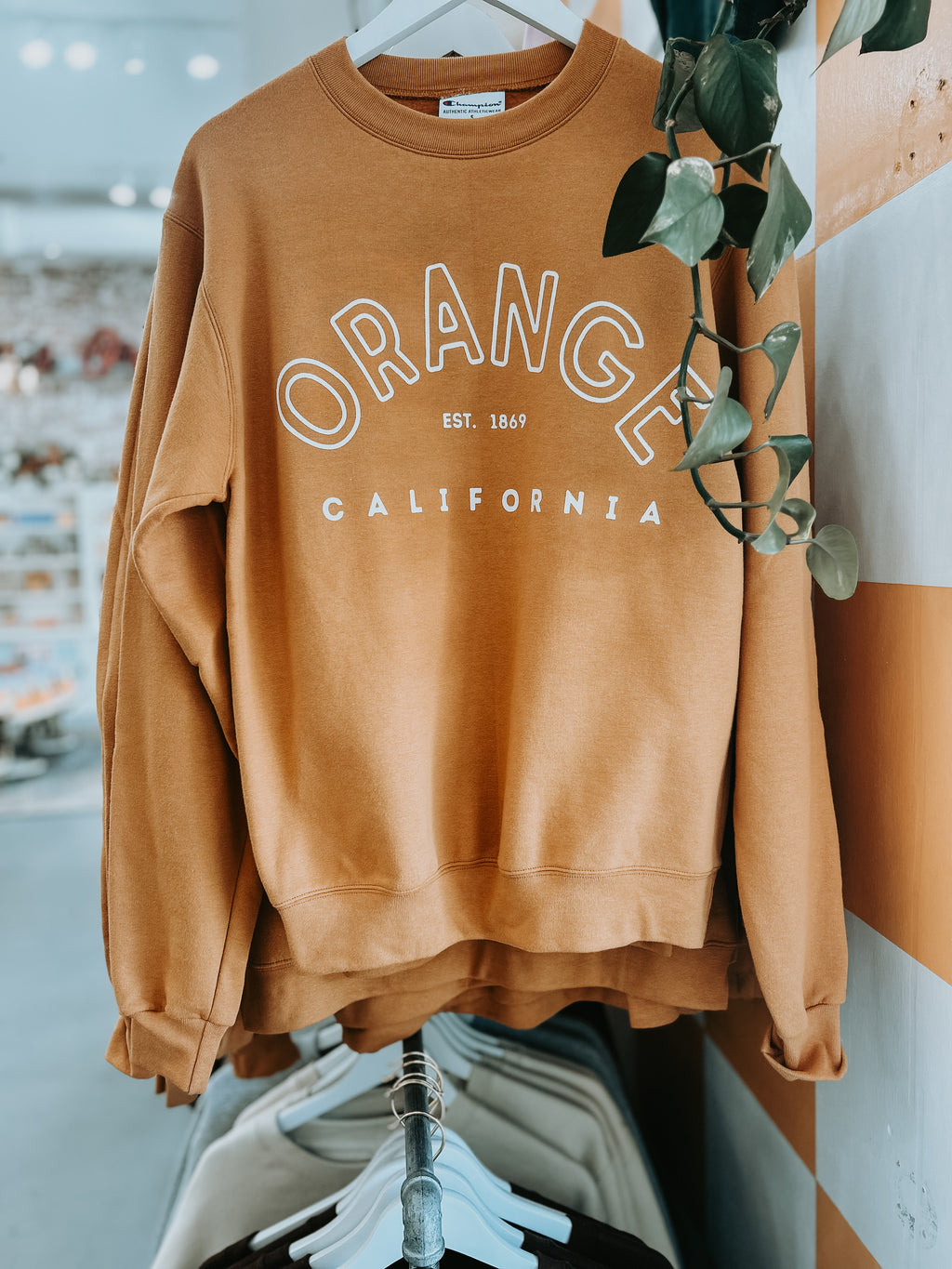ORANGE, CALIFORNIA – Sweatshirt