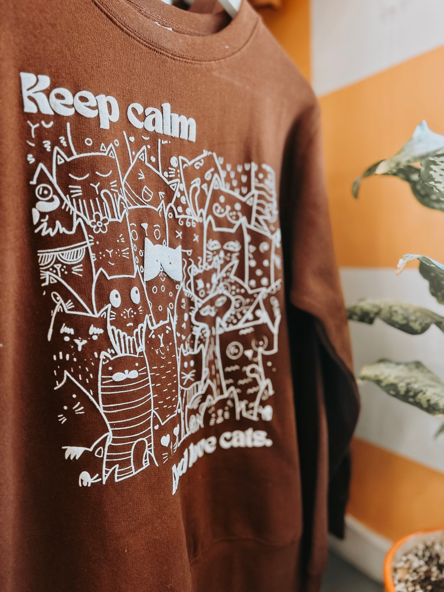 Keep Calm and Love Cats - Sweatshirt