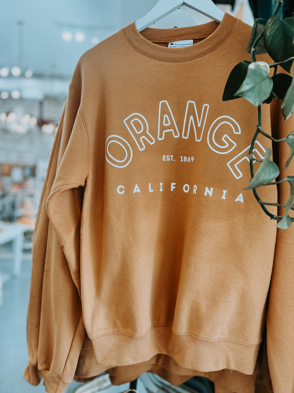 ORANGE, CALIFORNIA – Sweatshirt