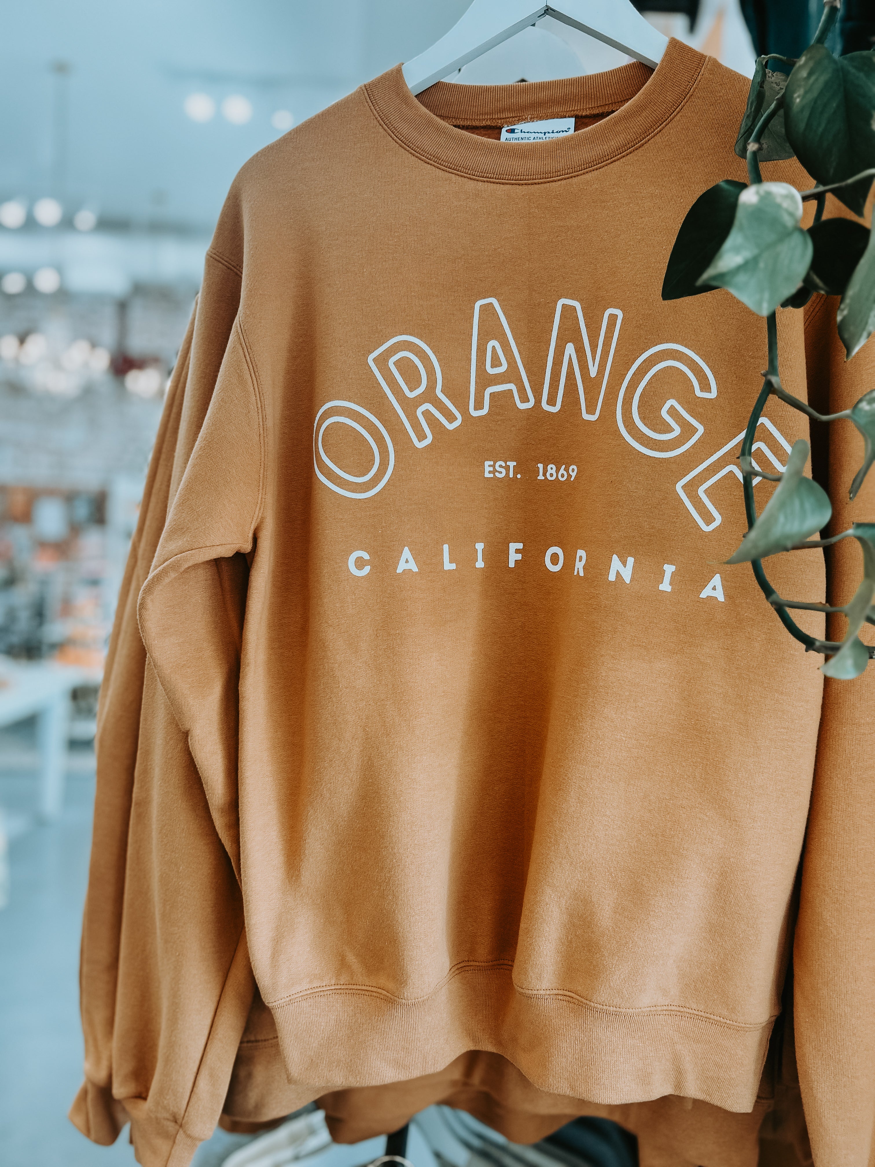ORANGE, CALIFORNIA – Sweatshirt