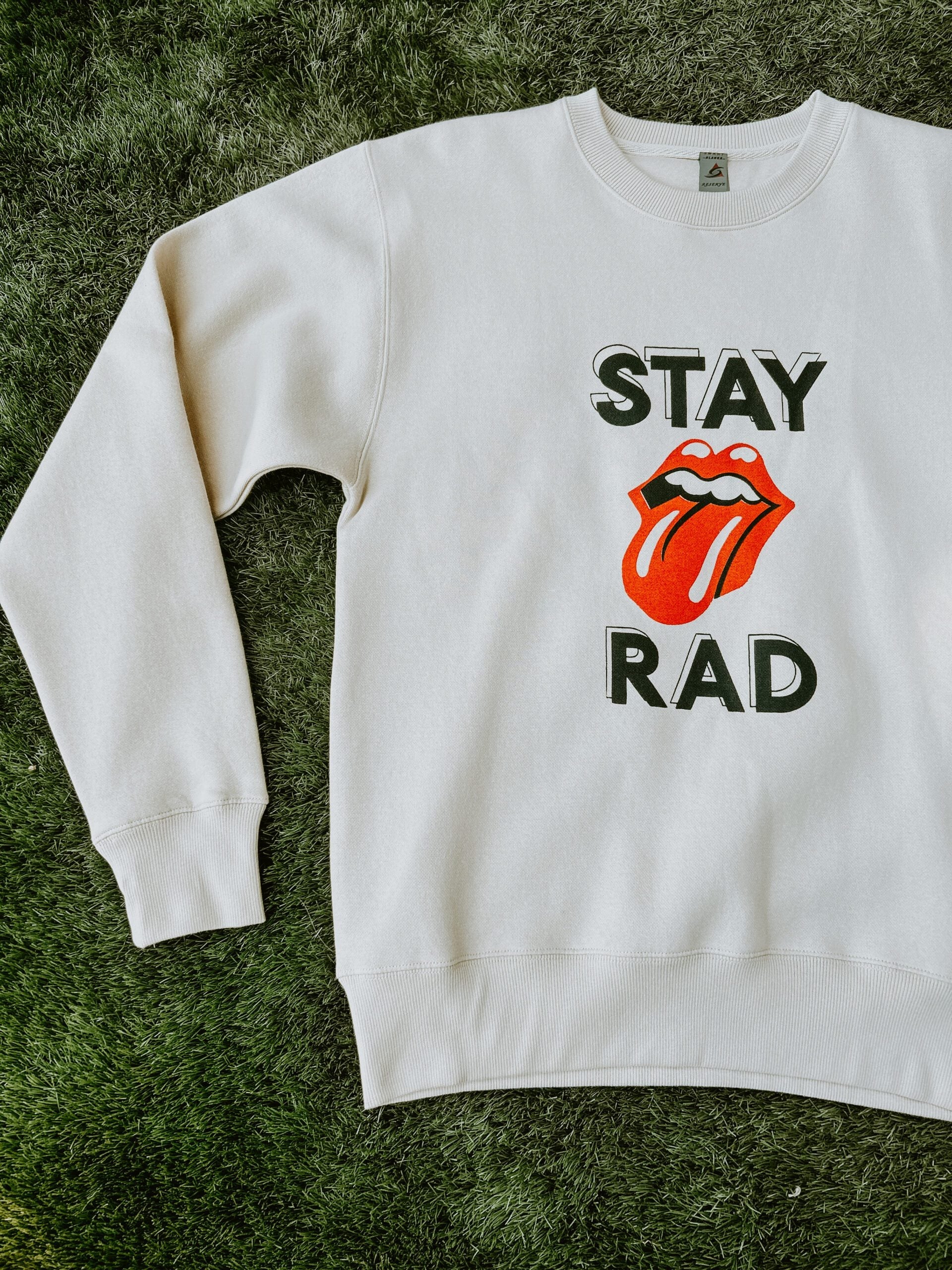STAY RAD – Cream sweatshirt