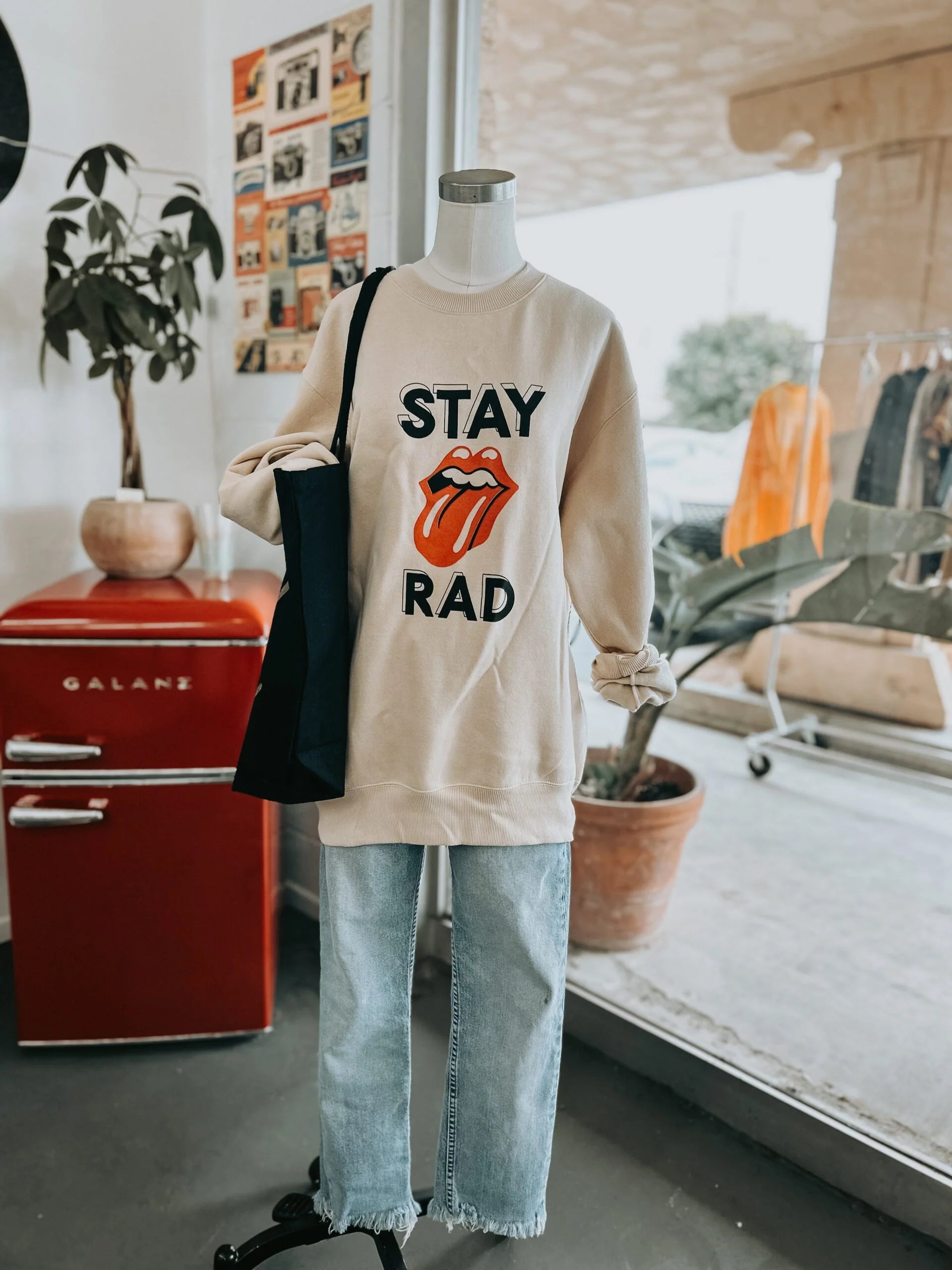 STAY RAD – Cream sweatshirt